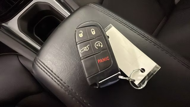 2023 Billet Silver Metallic Clearcoat Jeep Compass Latitude 4X4 SUV