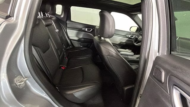 2023 Billet Silver Metallic Clearcoat Jeep Compass Latitude 4X4 SUV