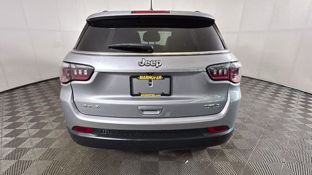 2023 Billet Silver Metallic Clearcoat Jeep Compass Latitude 4X4 SUV