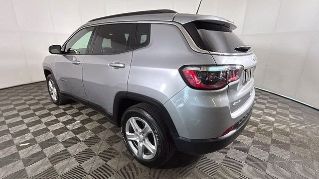 2023 Billet Silver Metallic Clearcoat Jeep Compass Latitude 4X4 SUV