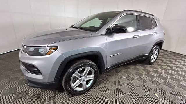 2023 Billet Silver Metallic Clearcoat Jeep Compass Latitude 4X4 SUV