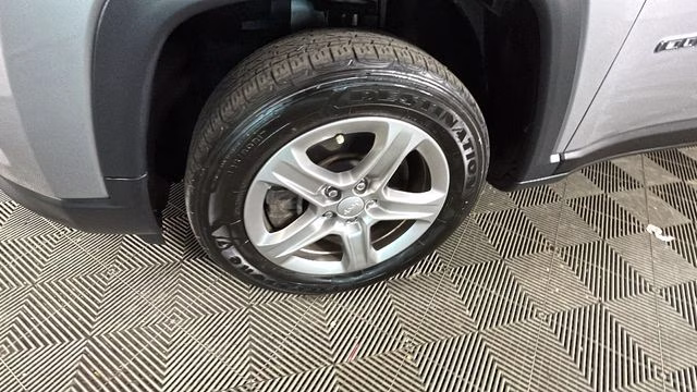 2023 Billet Silver Metallic Clearcoat Jeep Compass Latitude 4X4 SUV