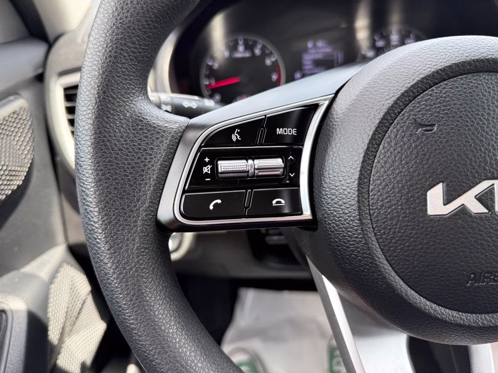 2023 Snow White Pearl Kia Seltos LX AWD SUV