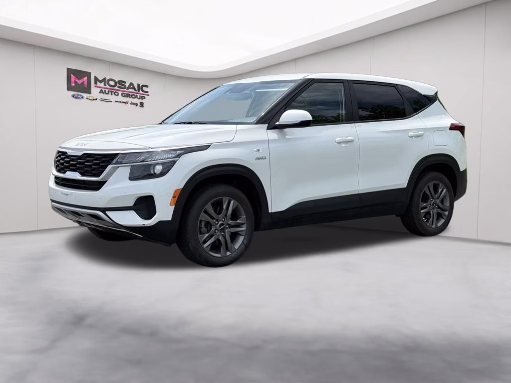2023 Snow White Pearl Kia Seltos LX AWD SUV