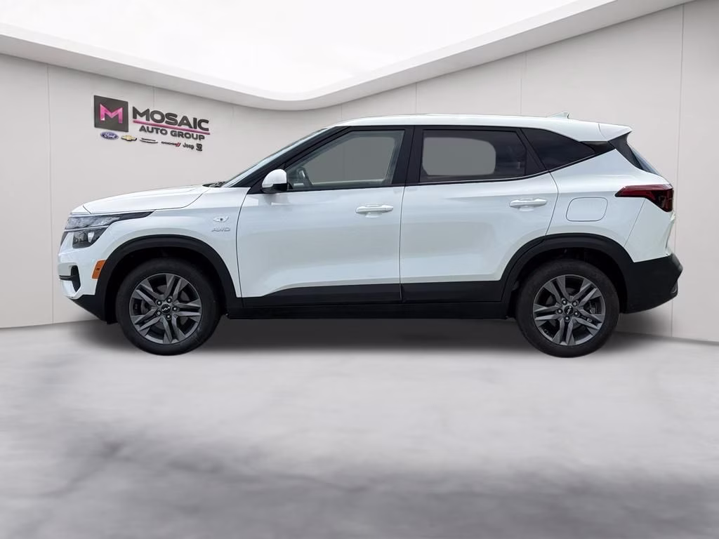 2023 Snow White Pearl Kia Seltos LX AWD SUV