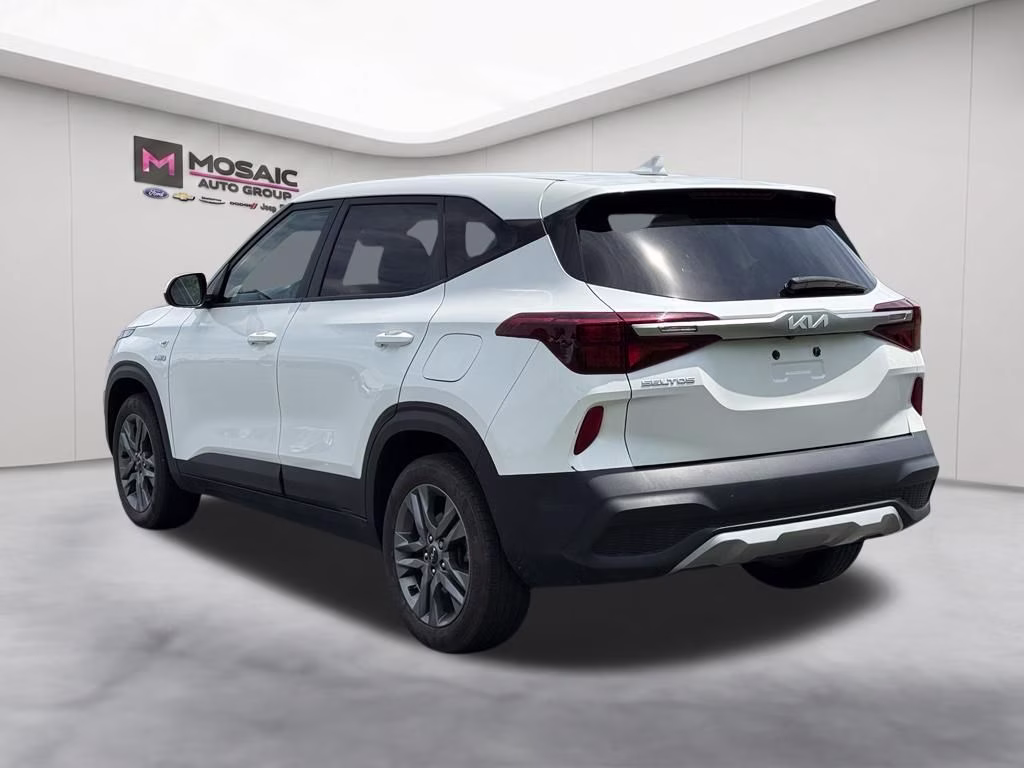 2023 Snow White Pearl Kia Seltos LX AWD SUV