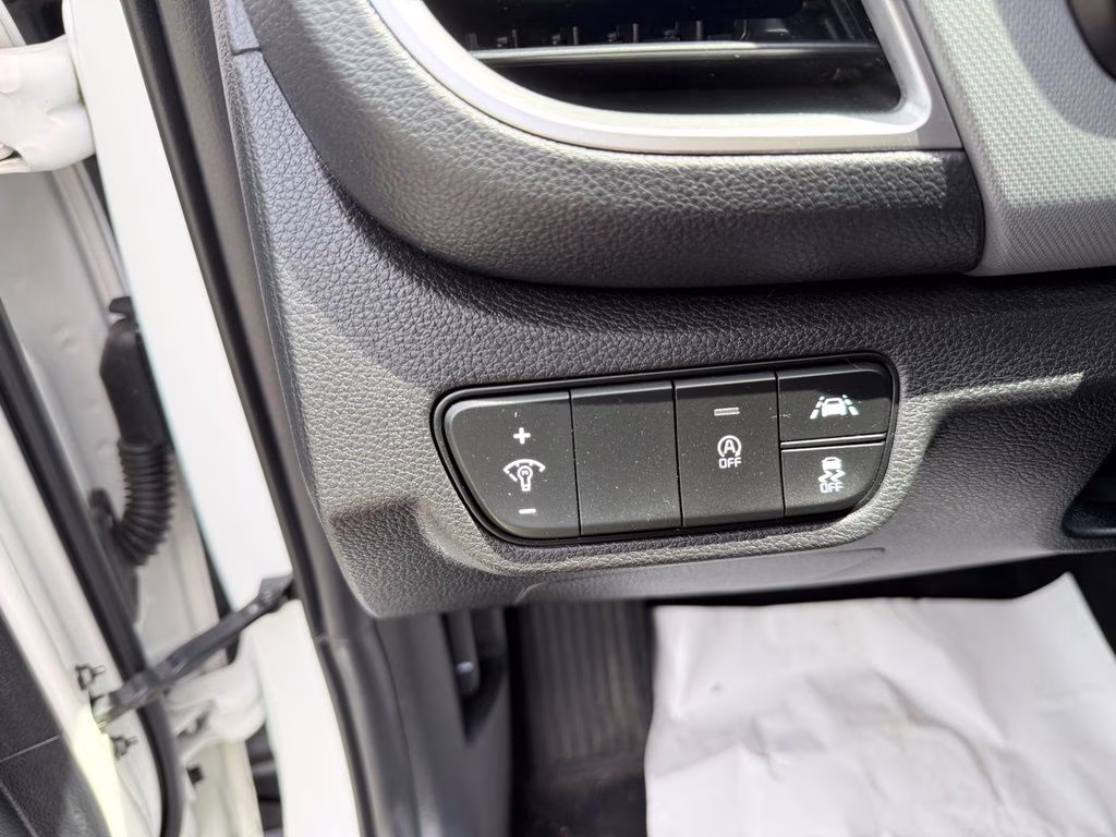 2023 Snow White Pearl Kia Seltos LX AWD SUV