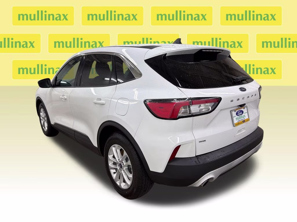 2021 Oxford White Ford Escape SE FWD SUV