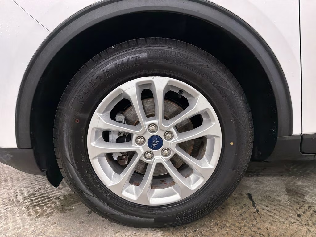 2021 Oxford White Ford Escape SE FWD SUV
