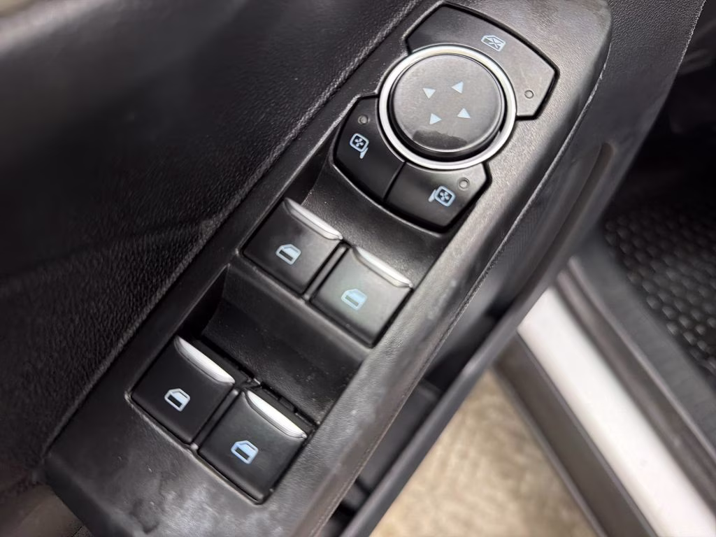 2021 Oxford White Ford Escape SE FWD SUV