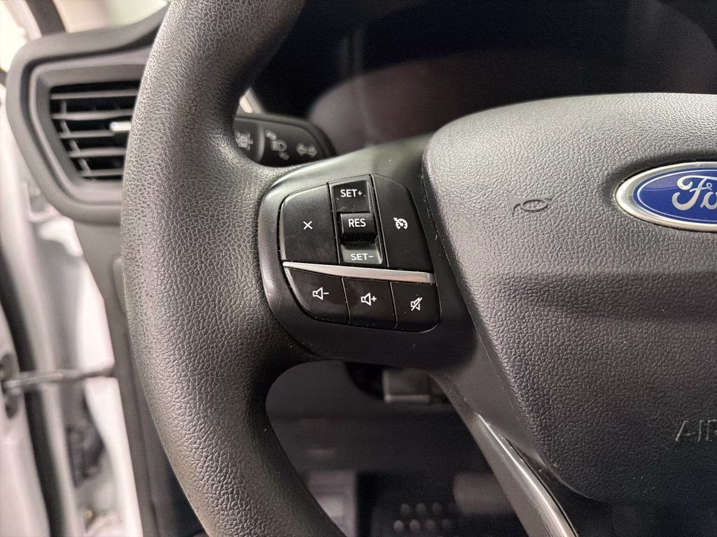 2021 Oxford White Ford Escape SE FWD SUV