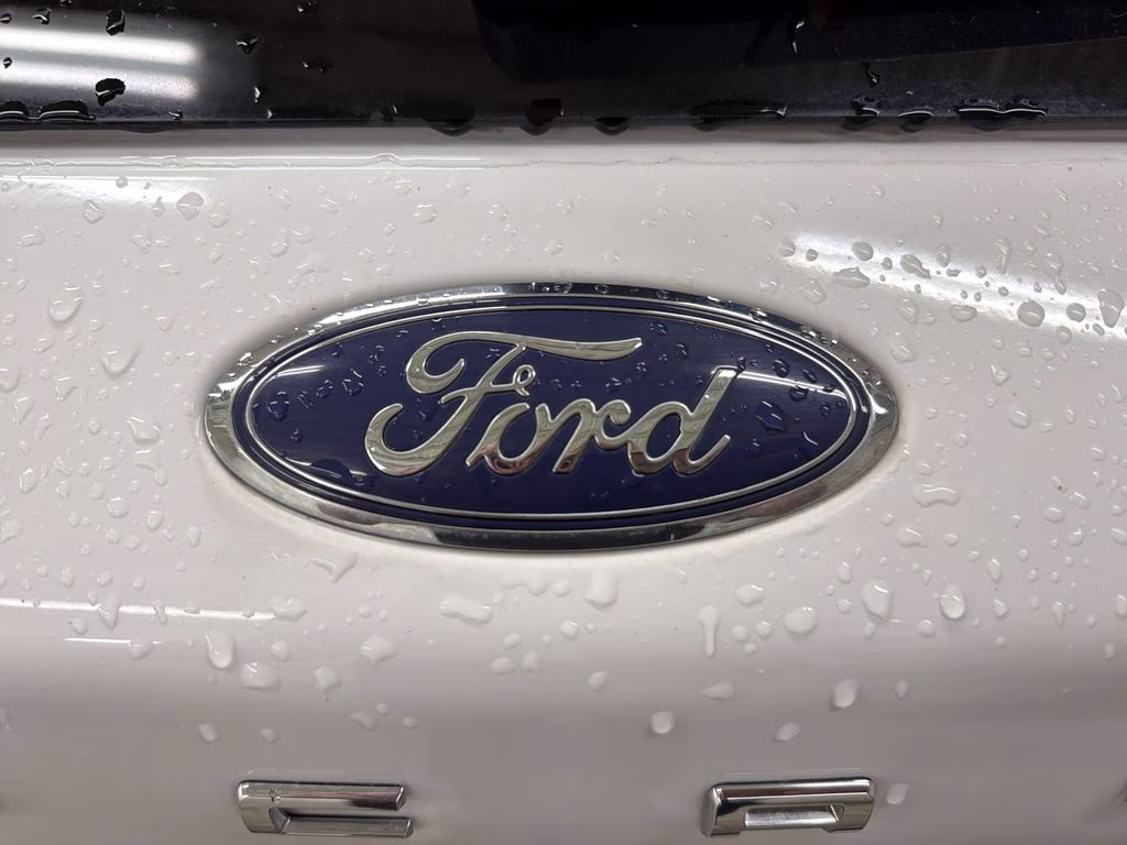 2021 Oxford White Ford Escape SE FWD SUV