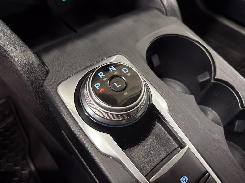 2021 Oxford White Ford Escape SE FWD SUV