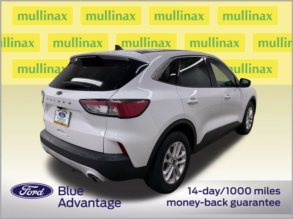 2021 Oxford White Ford Escape SE FWD SUV
