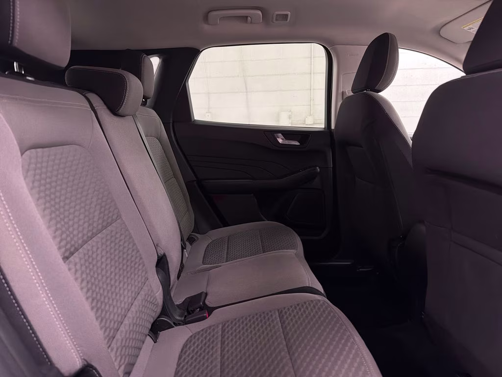 2021 Oxford White Ford Escape SE FWD SUV