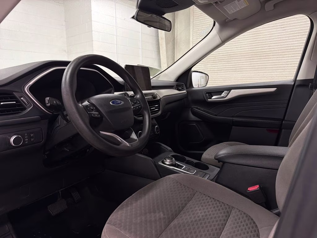 2021 Oxford White Ford Escape SE FWD SUV