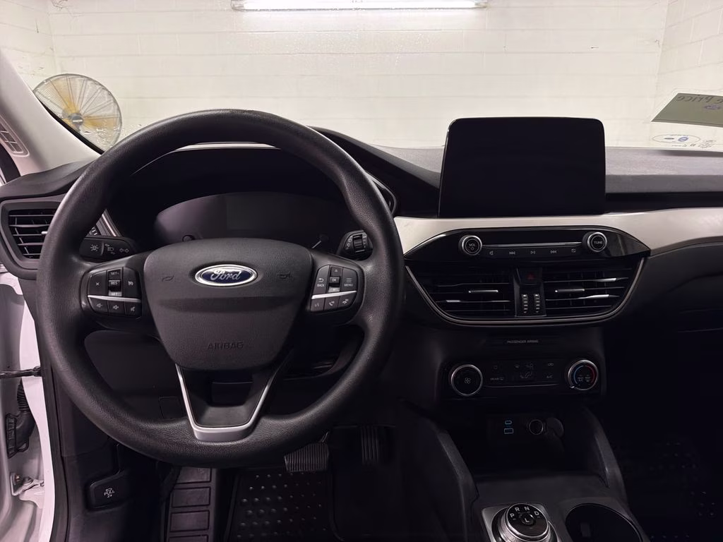 2021 Oxford White Ford Escape SE FWD SUV