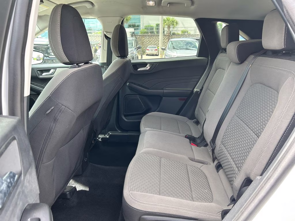 2021 Oxford White Ford Escape SE FWD SUV