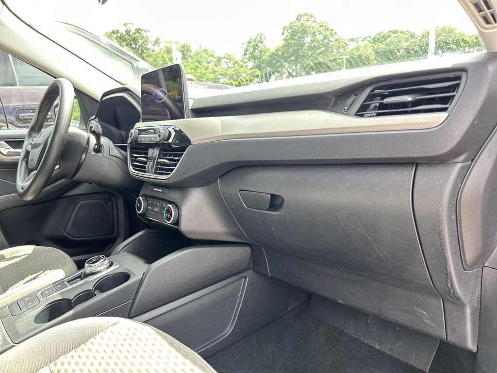 2021 Oxford White Ford Escape SE FWD SUV