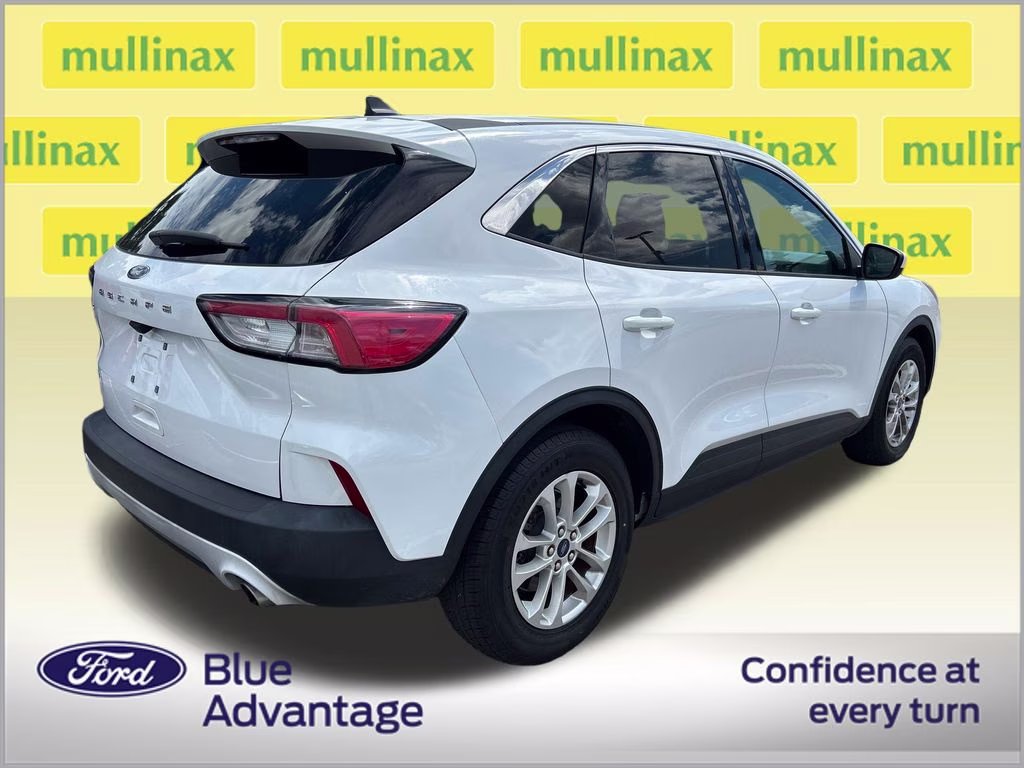 2021 Oxford White Ford Escape SE FWD SUV