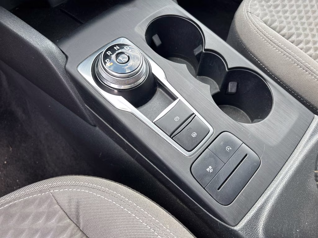 2021 Oxford White Ford Escape SE FWD SUV