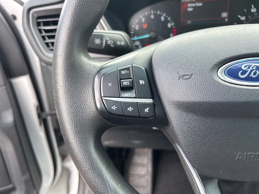 2021 Oxford White Ford Escape SE FWD SUV