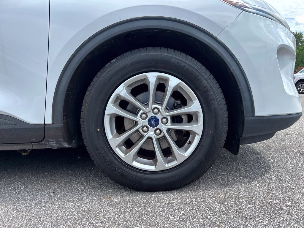 2021 Oxford White Ford Escape SE FWD SUV