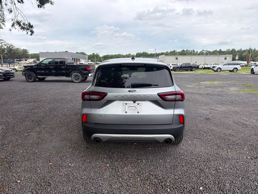 2024 Silver Metallic Ford Escape Active FWD SUV