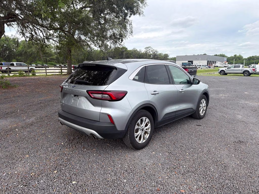 2024 Silver Metallic Ford Escape Active FWD SUV