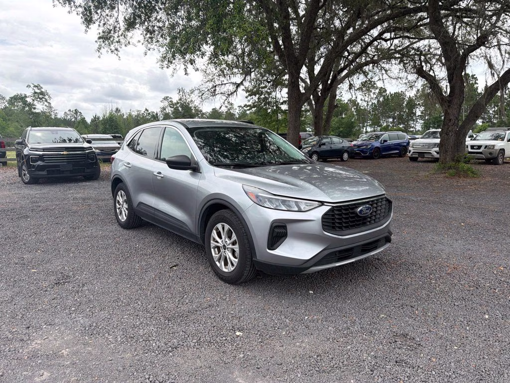 2024 Silver Metallic Ford Escape Active FWD SUV