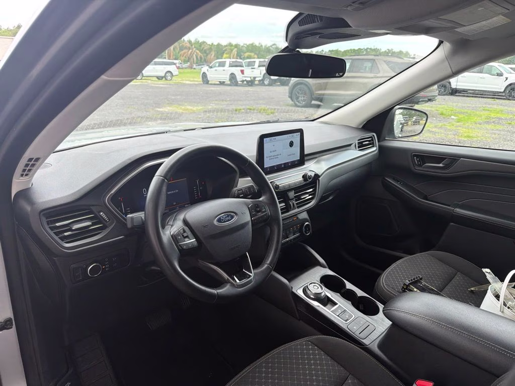 2024 Silver Metallic Ford Escape Active FWD SUV