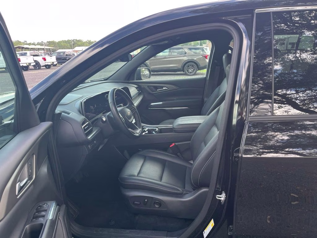 2025 Mosaic Black Metallic Chevrolet Traverse LT 1LT FWD SUV