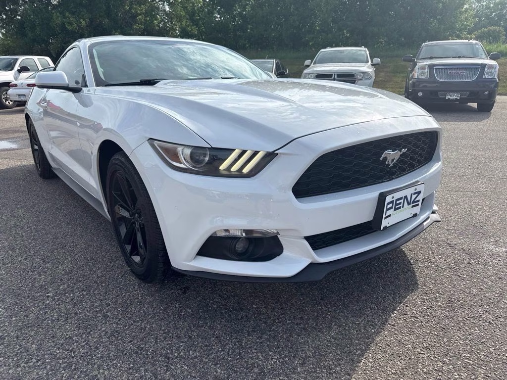 2016 Oxford White Ford Mustang EcoBoost RWD Coupe