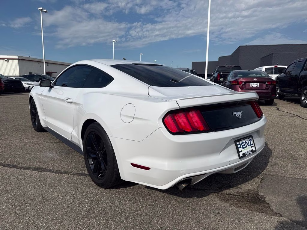 2016 Oxford White Ford Mustang EcoBoost RWD Coupe