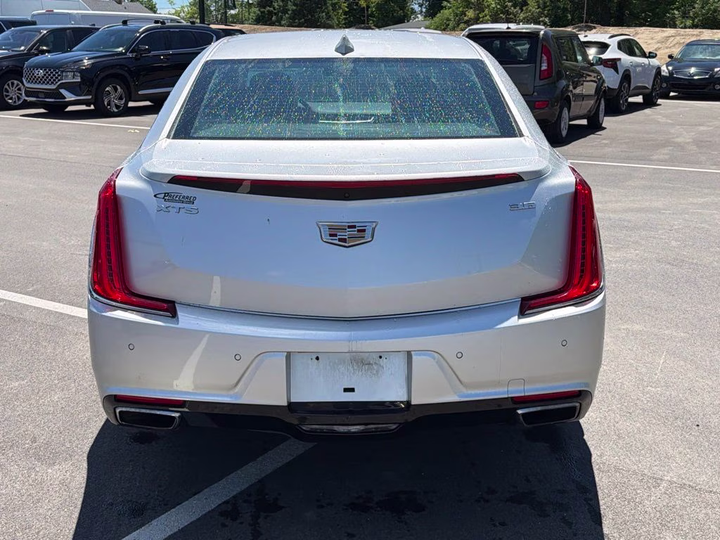 2019 Radiant Silver Metallic Cadillac XTS Luxury FWD Sedan