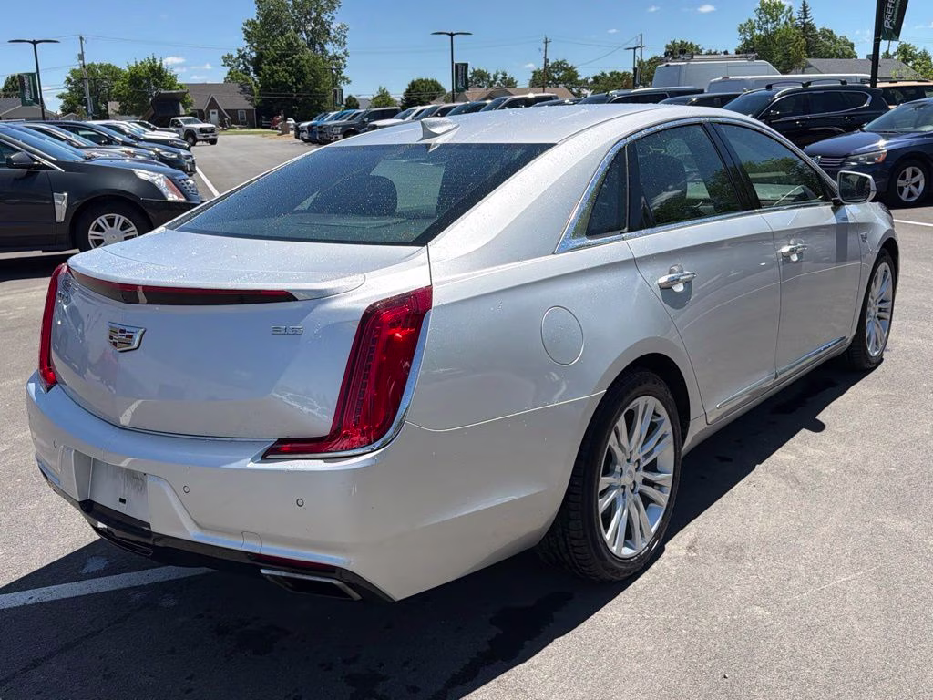 2019 Radiant Silver Metallic Cadillac XTS Luxury FWD Sedan