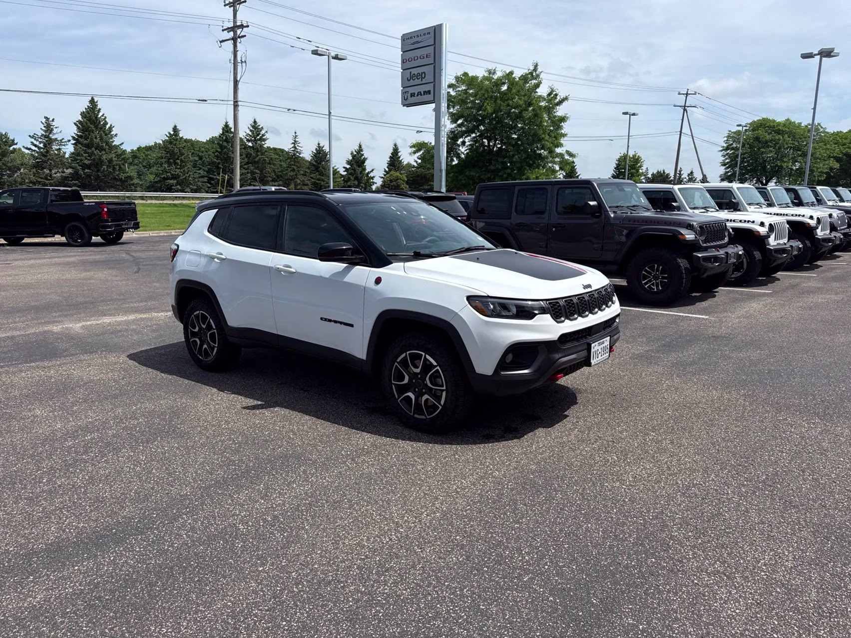 2025 Bright White Clearcoat Jeep Compass Trailhawk 4X4 SUV