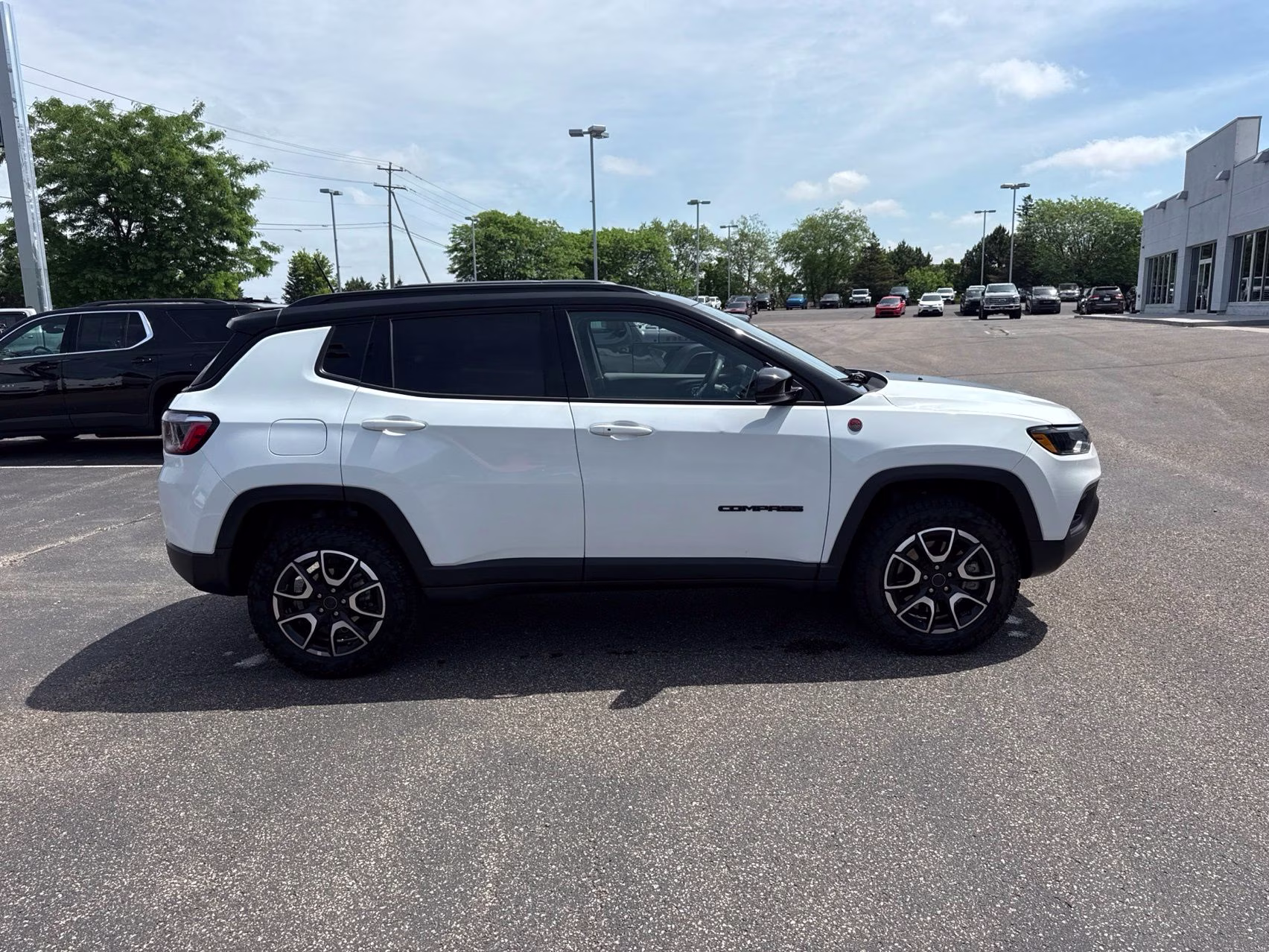2025 Bright White Clearcoat Jeep Compass Trailhawk 4X4 SUV