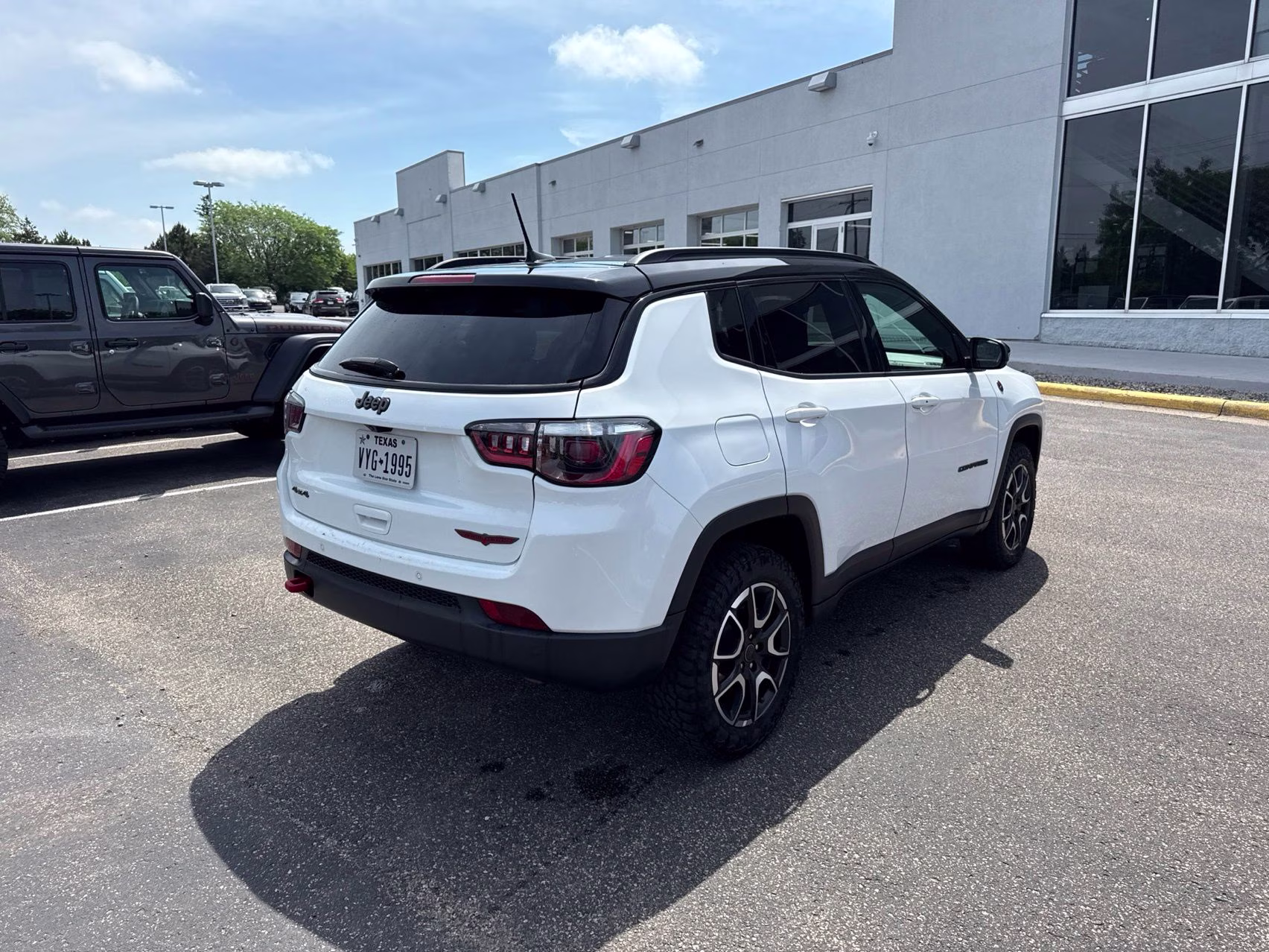 2025 Bright White Clearcoat Jeep Compass Trailhawk 4X4 SUV