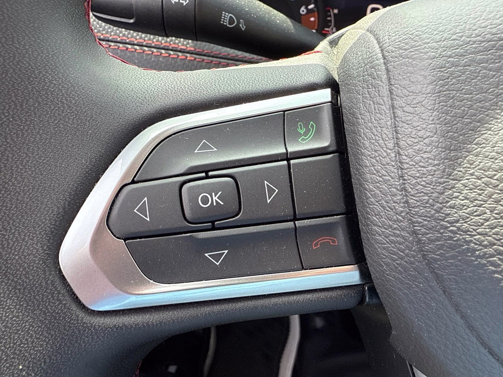 2025 Bright White Clearcoat Jeep Compass Trailhawk 4X4 SUV