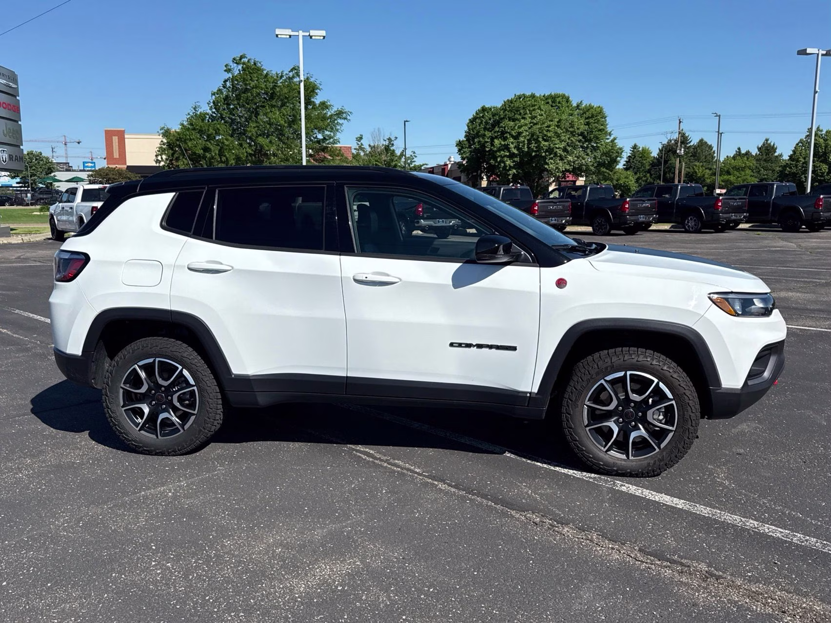 2025 Bright White Clearcoat Jeep Compass Trailhawk 4X4 SUV