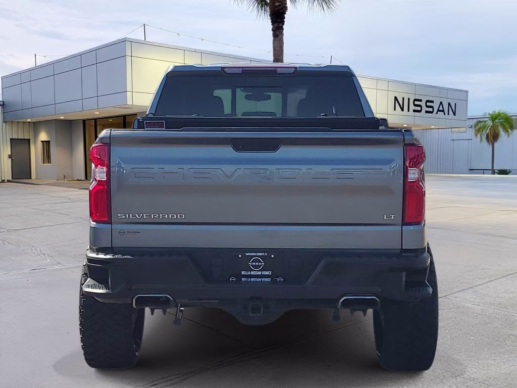 2021 Gray Chevrolet Silverado 1500 LT Trail Boss 4X4 Truck
