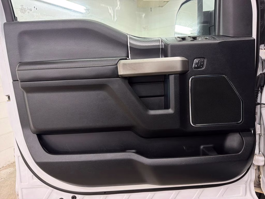 2020 Oxford White Ford F-150 Lariat 4X4 Truck