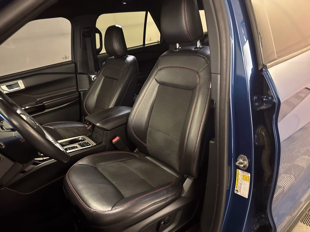 2022 Atlas Blue Metallic Ford Explorer ST-Line RWD SUV
