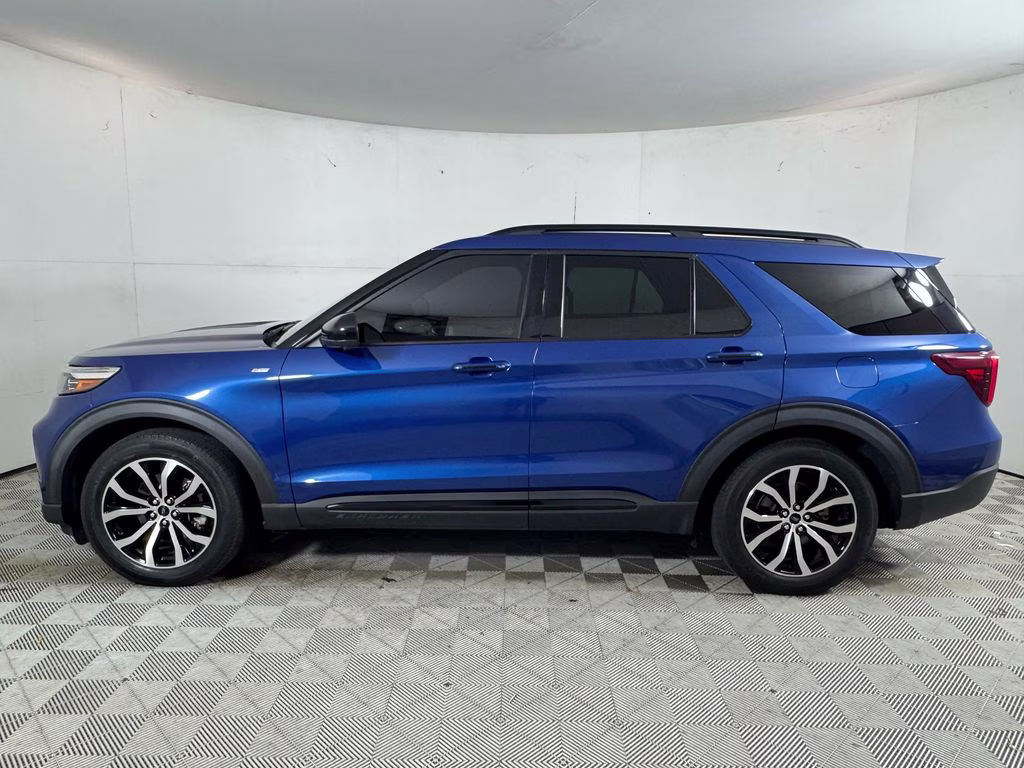 2022 Atlas Blue Metallic Ford Explorer ST-Line RWD SUV