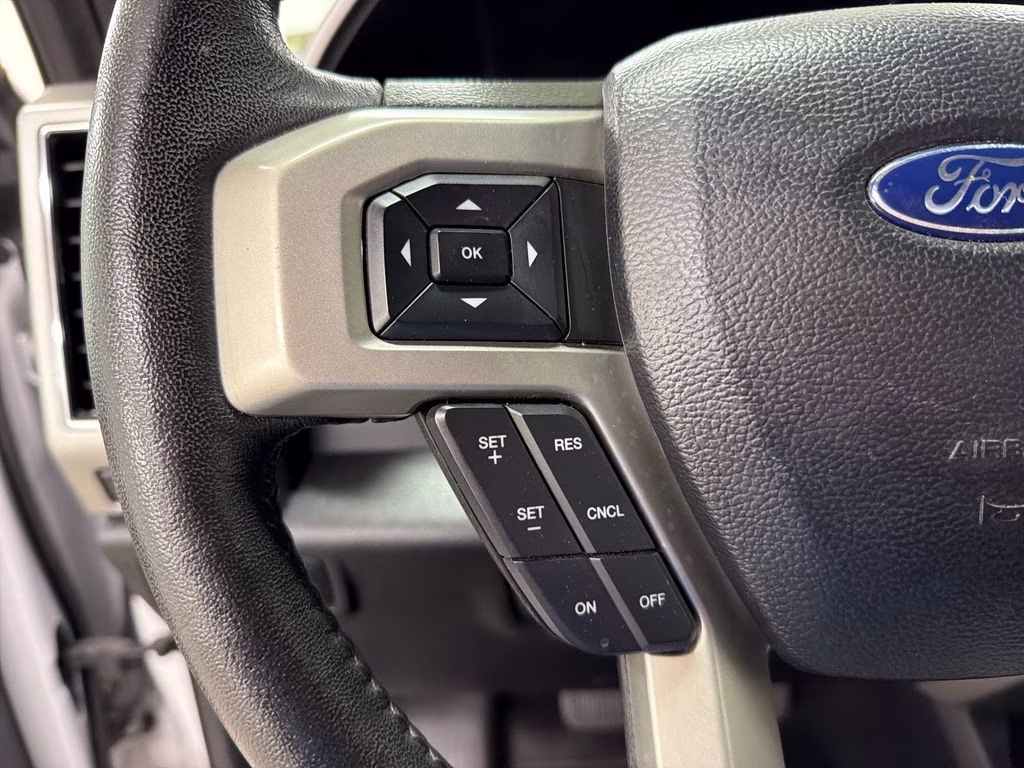 2020 Oxford White Ford F-150 Lariat 4X4 Truck