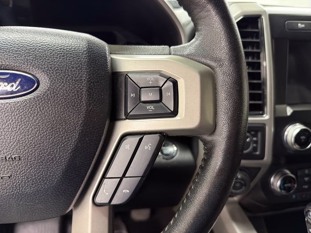 2020 Oxford White Ford F-150 Lariat 4X4 Truck