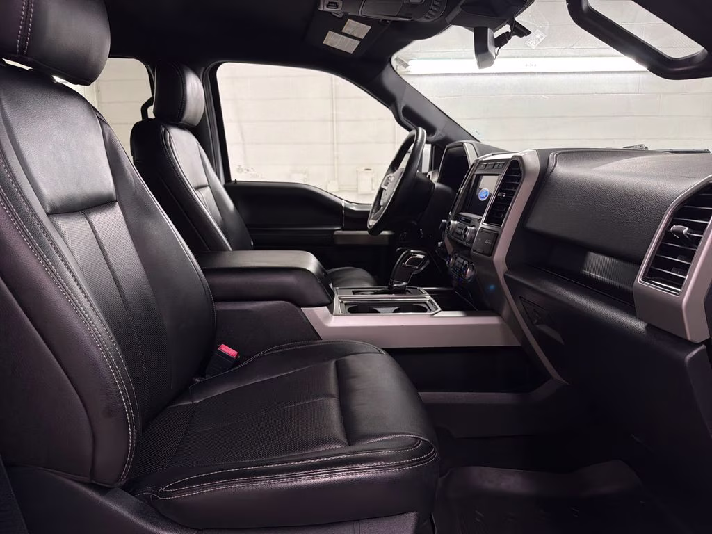 2020 Oxford White Ford F-150 Lariat 4X4 Truck