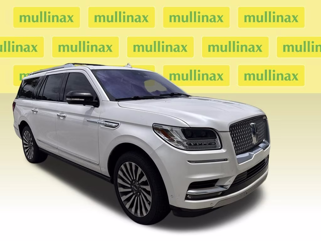 2019 White Platinum Clearcoat Metallic Lincoln Navigator L Reserve 4X4 SUV