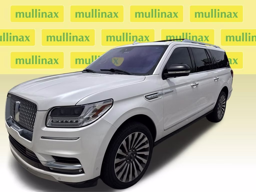 2019 White Platinum Clearcoat Metallic Lincoln Navigator L Reserve 4X4 SUV